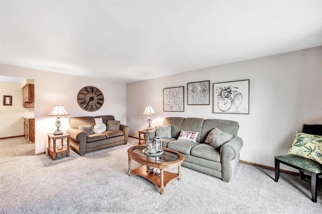 1648 DEBRA LANE, Green Bay, WI 54302