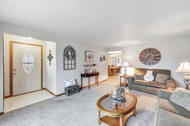 1648 DEBRA LANE, Green Bay, WI 54302