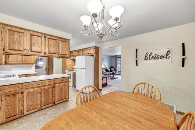 1648 DEBRA LANE, Green Bay, WI 54302