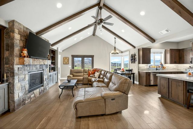 3691 Camina Drive, Medford, OR 97504