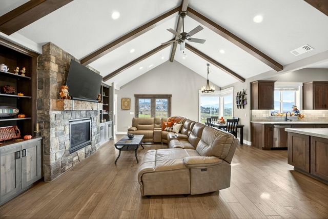 3691 Camina Drive, Medford, OR 97504