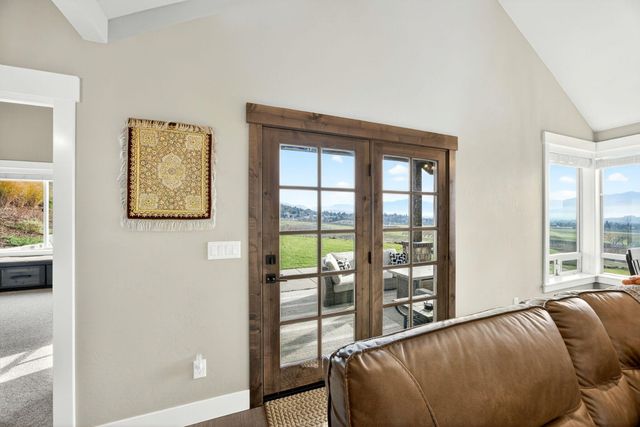 3691 Camina Drive, Medford, OR 97504