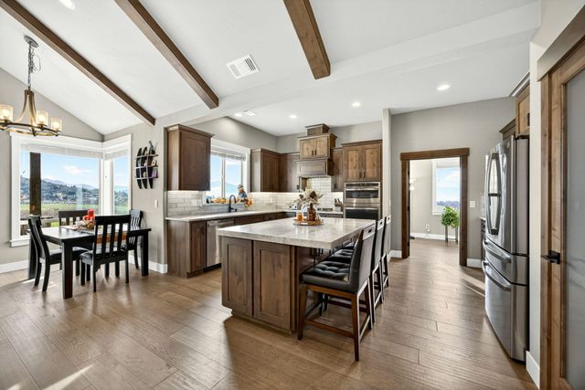 3691 Camina Drive, Medford, OR 97504