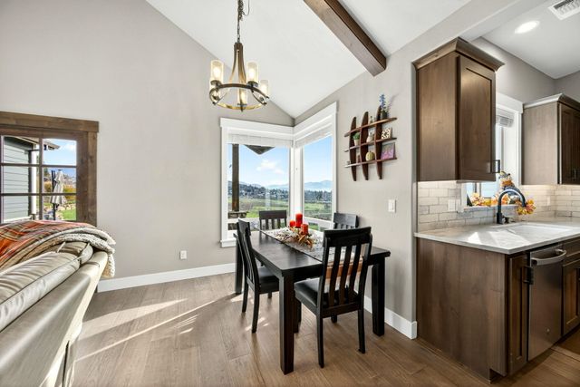 3691 Camina Drive, Medford, OR 97504