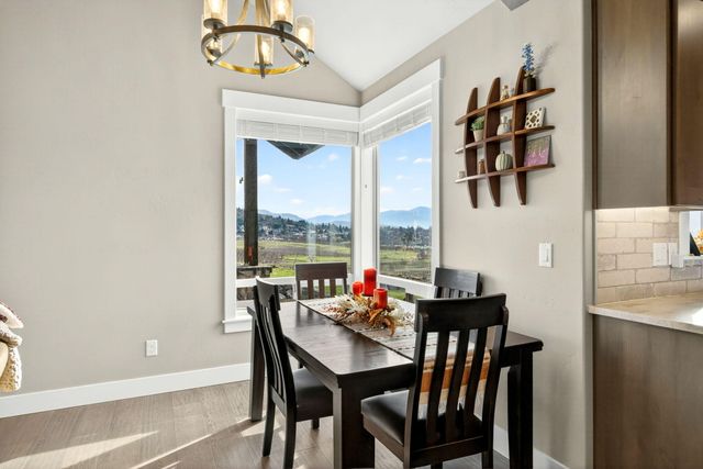 3691 Camina Drive, Medford, OR 97504