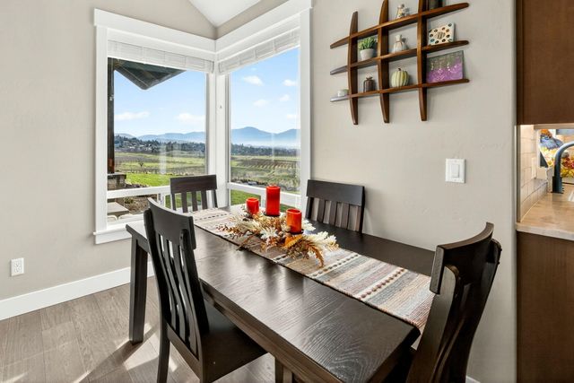 3691 Camina Drive, Medford, OR 97504