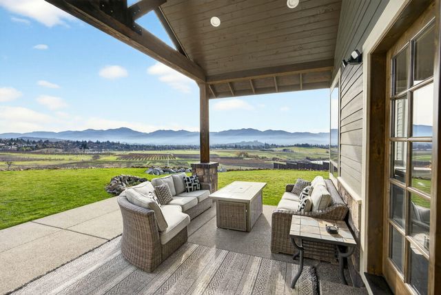 3691 Camina Drive, Medford, OR 97504