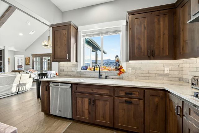 3691 Camina Drive, Medford, OR 97504