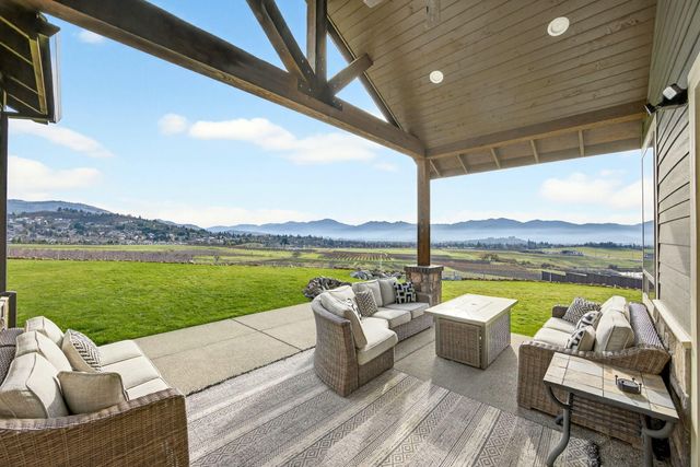 3691 Camina Drive, Medford, OR 97504