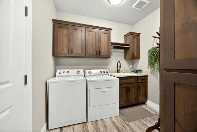 3691 Camina Drive, Medford, OR 97504