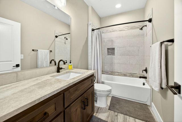 3691 Camina Drive, Medford, OR 97504