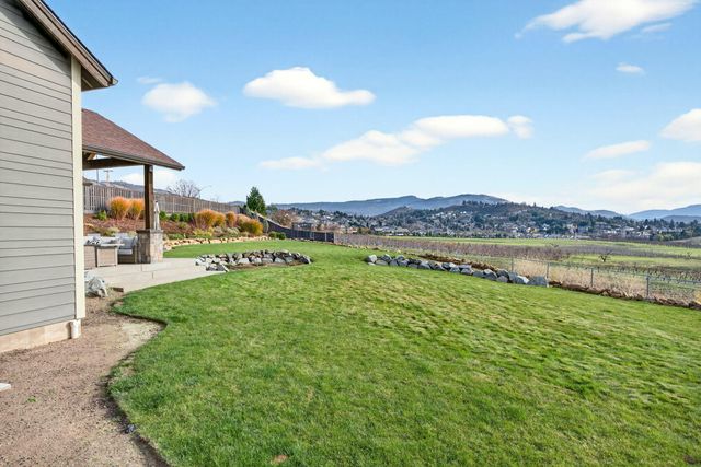 3691 Camina Drive, Medford, OR 97504