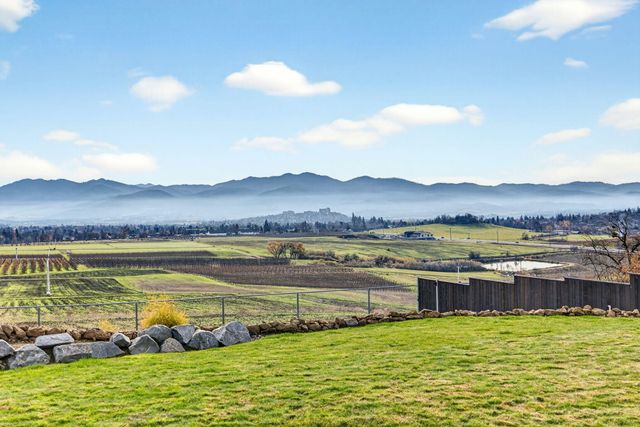 3691 Camina Drive, Medford, OR 97504