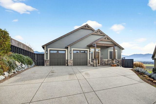 3691 Camina Drive, Medford, OR 97504