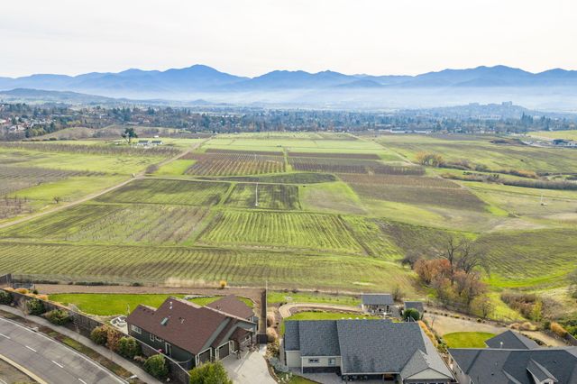 3691 Camina Drive, Medford, OR 97504