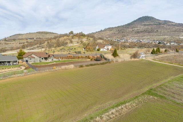 3691 Camina Drive, Medford, OR 97504