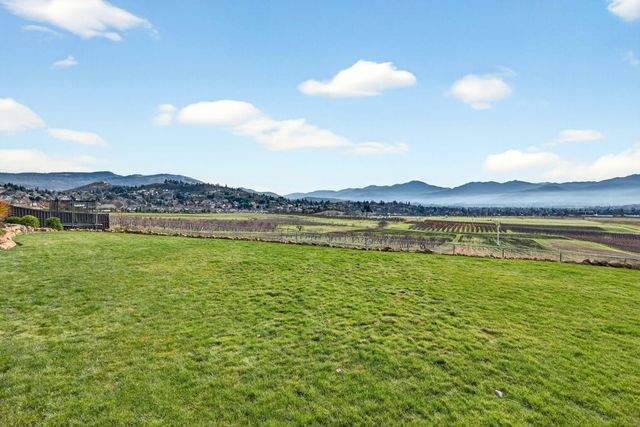 3691 Camina Drive, Medford, OR 97504