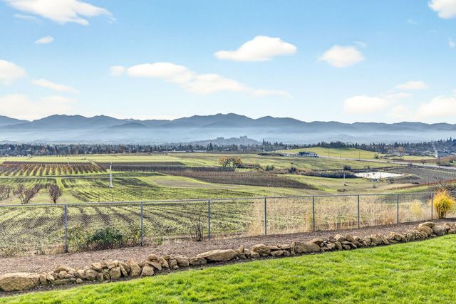 3691 Camina Drive, Medford, OR 97504