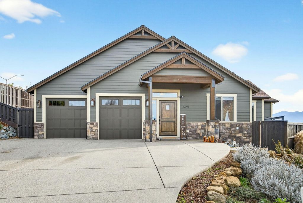 3691 Camina Drive, Medford, OR 97504