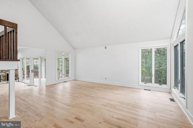 1025 RIVERTON RD, Moorestown, NJ 08057