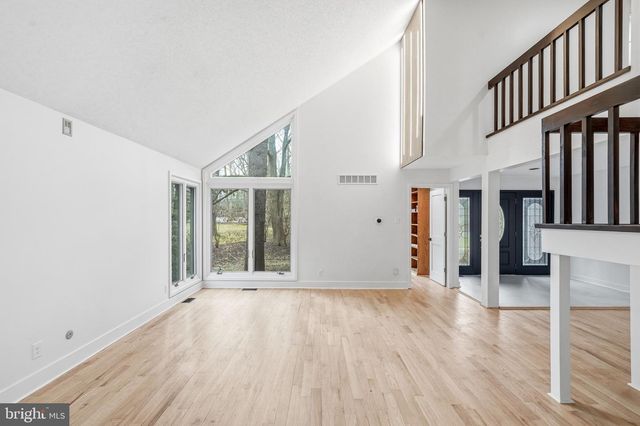 1025 RIVERTON RD, Moorestown, NJ 08057