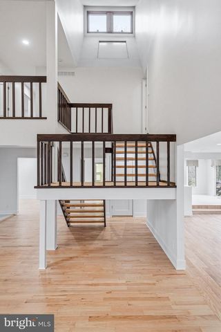 1025 RIVERTON RD, Moorestown, NJ 08057