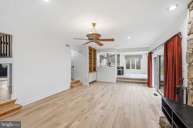 1025 RIVERTON RD, Moorestown, NJ 08057