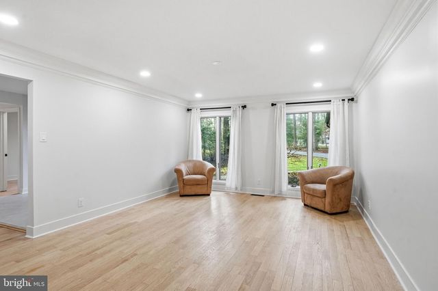 1025 RIVERTON RD, Moorestown, NJ 08057