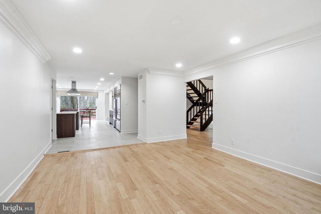 1025 RIVERTON RD, Moorestown, NJ 08057