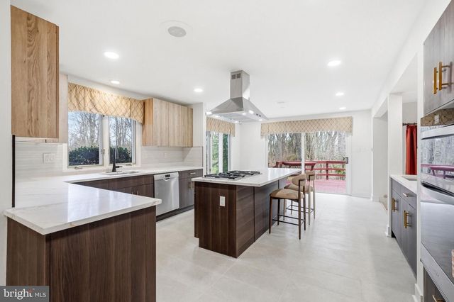 1025 RIVERTON RD, Moorestown, NJ 08057