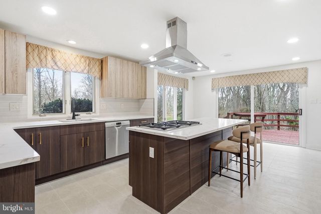 1025 RIVERTON RD, Moorestown, NJ 08057