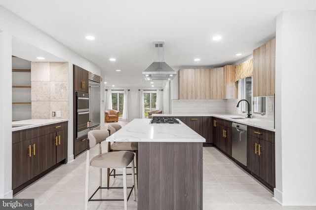 1025 RIVERTON RD, Moorestown, NJ 08057