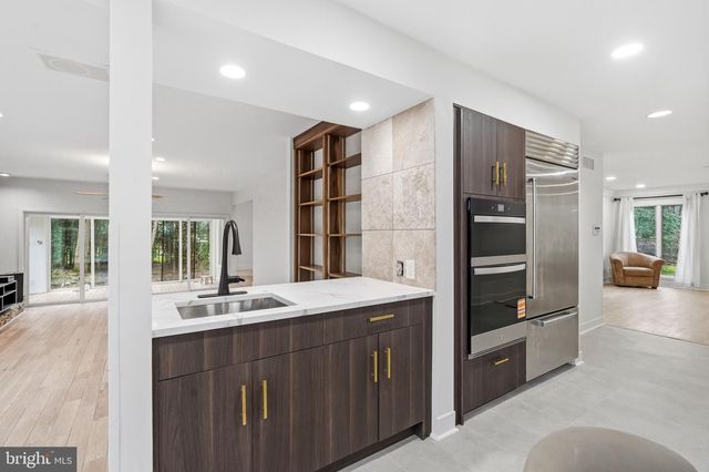 1025 RIVERTON RD, Moorestown, NJ 08057