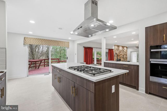 1025 RIVERTON RD, Moorestown, NJ 08057