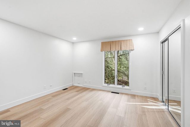 1025 RIVERTON RD, Moorestown, NJ 08057