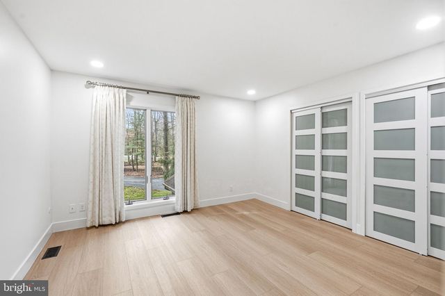 1025 RIVERTON RD, Moorestown, NJ 08057