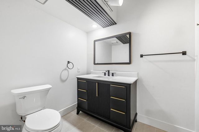 1025 RIVERTON RD, Moorestown, NJ 08057