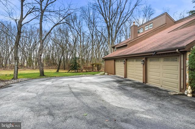 1025 RIVERTON RD, Moorestown, NJ 08057