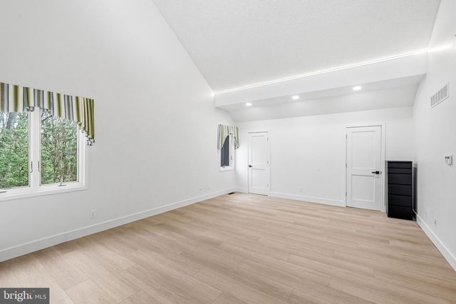 1025 RIVERTON RD, Moorestown, NJ 08057