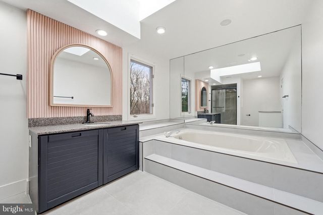 1025 RIVERTON RD, Moorestown, NJ 08057