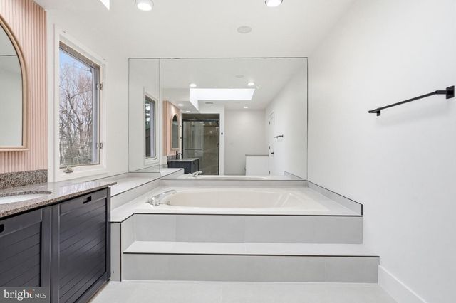 1025 RIVERTON RD, Moorestown, NJ 08057