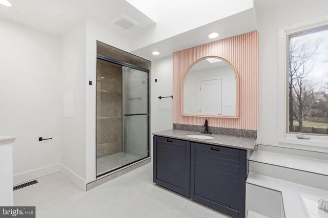 1025 RIVERTON RD, Moorestown, NJ 08057