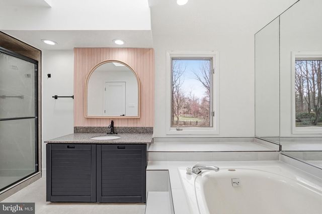 1025 RIVERTON RD, Moorestown, NJ 08057