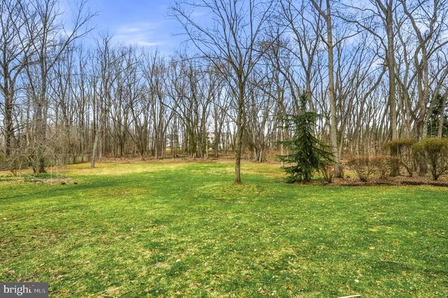 1025 RIVERTON RD, Moorestown, NJ 08057