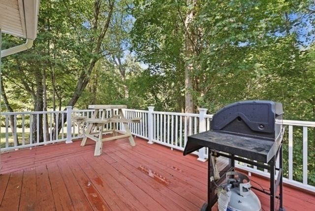 185 Murphy Ln, Chicopee, MA 01020
