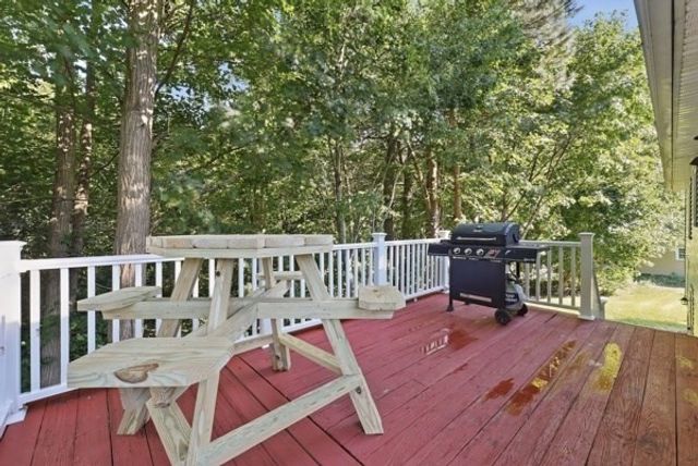 185 Murphy Ln, Chicopee, MA 01020
