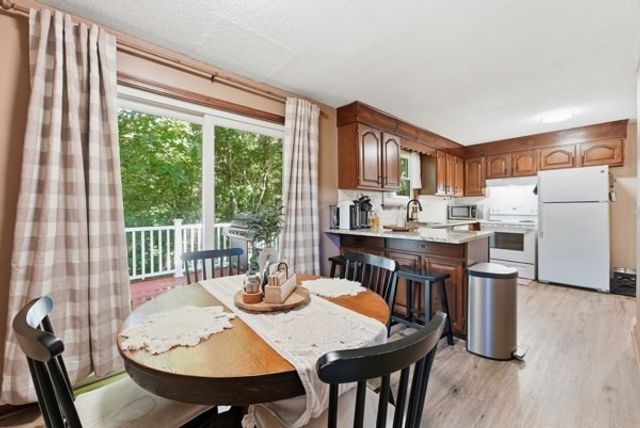185 Murphy Ln, Chicopee, MA 01020