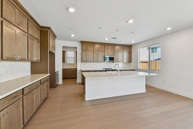 4865 Aucutt Way, Sacramento, CA 95835