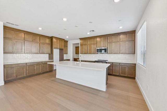 4865 Aucutt Way, Sacramento, CA 95835
