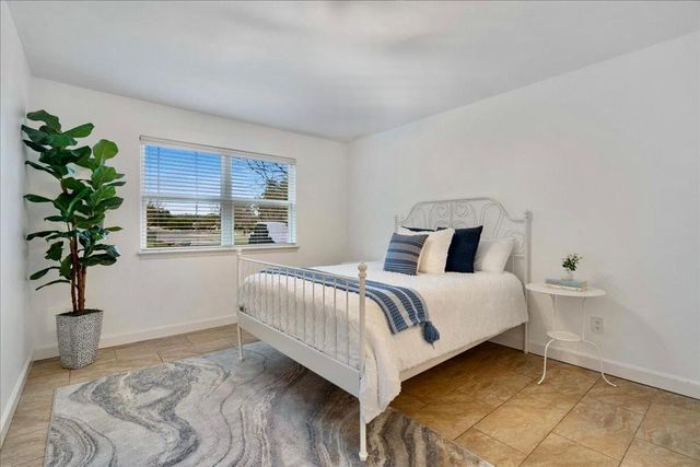 18231 Lakepoint CV, Point Venture, TX 78645